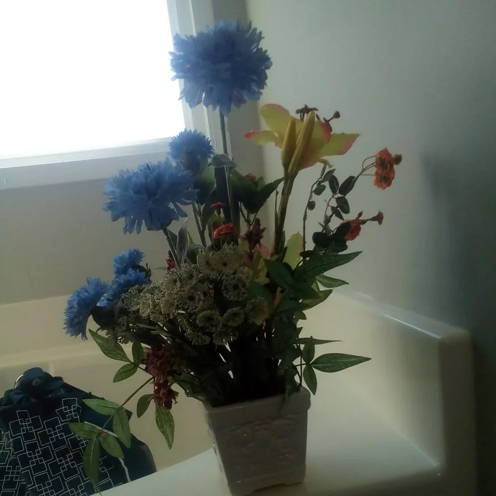 👵GREAT UC JANE SEYMOUR LILY FLOWER ARRANGEMENT